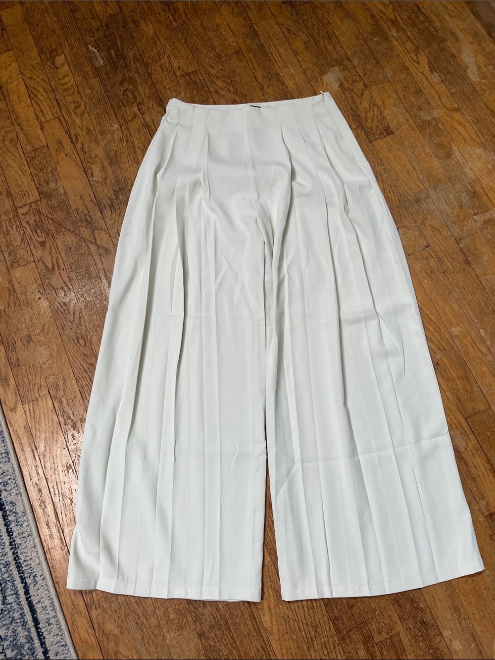 Pleated Wide-Leg Pants in White